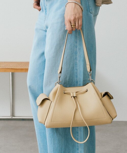 RIVE DROITE(リヴドロワ)の「予約【収納力抜群】2WAYサイドポケット巾着ショルダー(ショルダーバッグ・レディース・ホワイト/ベージュ/ブラウン・FREE)」の1枚目の写真