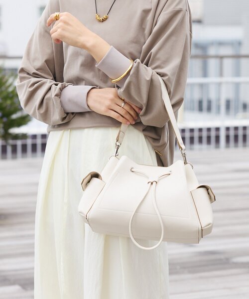 RIVE DROITE(リヴドロワ)の「予約【収納力抜群】2WAYサイドポケット巾着ショルダー(ショルダーバッグ・レディース・ホワイト/ベージュ/ブラウン・FREE)」の8枚目の写真