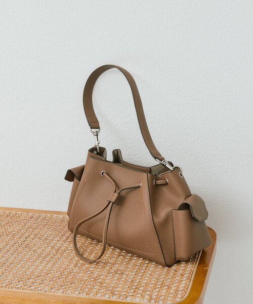 RIVE DROITE(リヴドロワ)の「予約【収納力抜群】2WAYサイドポケット巾着ショルダー(ショルダーバッグ・レディース・ホワイト/ベージュ/ブラウン・FREE)」の14枚目の写真