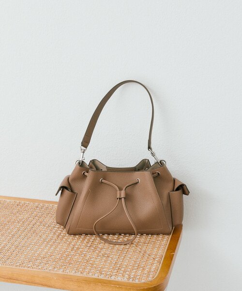 RIVE DROITE(リヴドロワ)の「予約【収納力抜群】2WAYサイドポケット巾着ショルダー(ショルダーバッグ・レディース・ホワイト/ベージュ/ブラウン・FREE)」の15枚目の写真