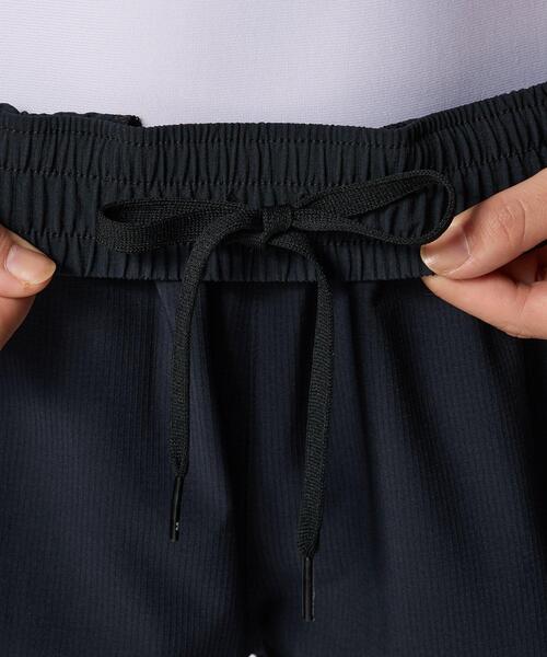 UNDER ARMOUR（アンダーアーマー）の「UAウーブン パンツ（トレーニング/レディース）（その他パンツ・レディース・ブラック・XL/L/M/S）」の6枚目の写真