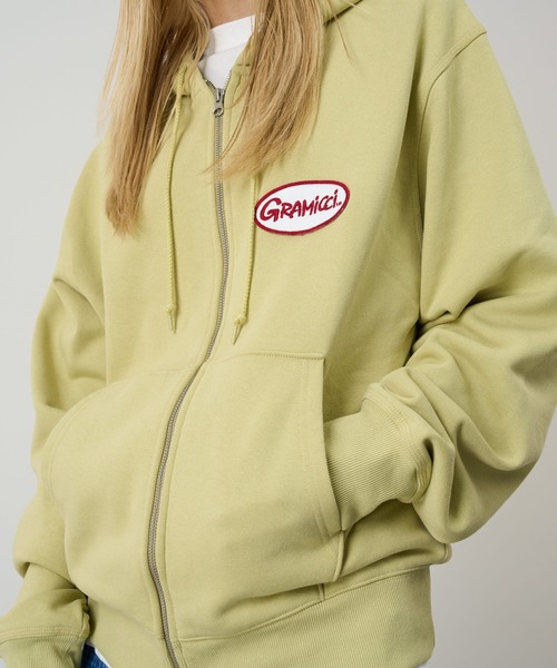 Gramicci（グラミチ）の「OVAL PATCH ZIP HOODED SWEATSHIRT｜オーバルパッチジップフーデッドスウェットシャツ（パーカー・メンズ・ライム/レッド/ヘザーグレー/ブラック・S/M/L/XL/XXL）」の3枚目の写真
