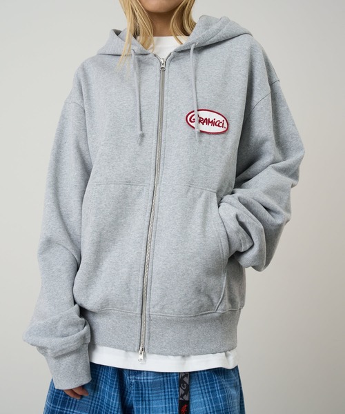 Gramicci（グラミチ）の「OVAL PATCH ZIP HOODED SWEATSHIRT｜オーバルパッチジップフーデッドスウェットシャツ（パーカー・メンズ・ライム/レッド/ヘザーグレー/ブラック・S/M/L/XL/XXL）」の2枚目の写真
