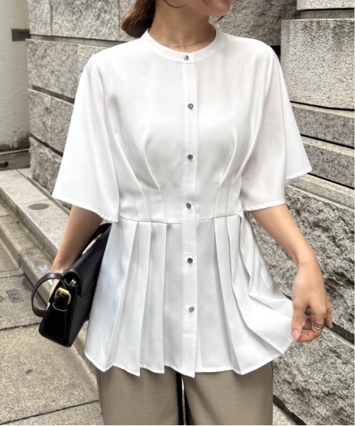 RANAN（ラナン）の「【防シワ・接触冷感・UV・マシンウォッシャブル】ウエストタックフレアブラウス（シャツ/ブラウス・レディース・ブラック/ホワイト/ブルーグレー/ライトベージュ・LL/L/M）」の2枚目の写真