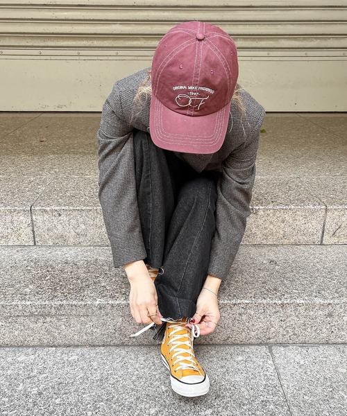 ISOOK(アイスー)の「刺繍ロゴキャップ(comochi select) / 刺繍キャップ ベースボールキャップ ロゴキャップ 古着風 ブラウン(キャップ・レディース・ブラウン・FREE)」の3枚目の写真