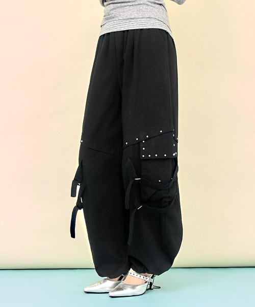 ANAP(アナップ)の「スタッズデザインカーゴボリュームパンツ(その他パンツ・レディース・ブラック/アイボリー/レッド・F)」の9枚目の写真