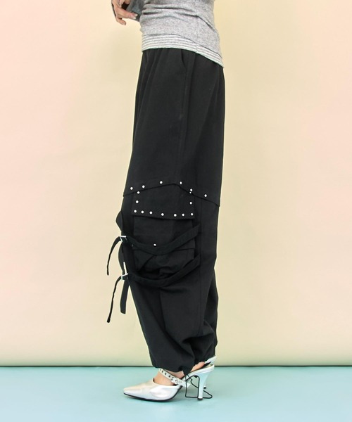 ANAP(アナップ)の「スタッズデザインカーゴボリュームパンツ(その他パンツ・レディース・ブラック/アイボリー/レッド・F)」の10枚目の写真