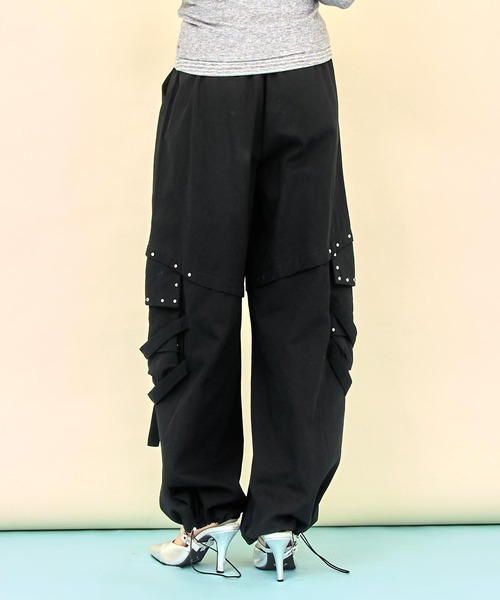 ANAP(アナップ)の「スタッズデザインカーゴボリュームパンツ(その他パンツ・レディース・ブラック/アイボリー/レッド・F)」の11枚目の写真