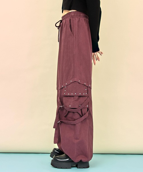 ANAP(アナップ)の「スタッズデザインカーゴボリュームパンツ(その他パンツ・レディース・ブラック/アイボリー/レッド・F)」の14枚目の写真