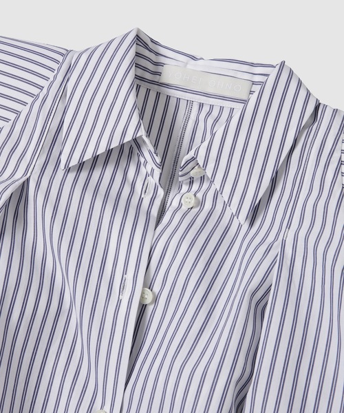 YOHEI OHNO（ヨウヘイオオノ）の「Shoulder Draped Shirt（シャツ/ブラウス・レディース・ホワイト/ストライプ・36）」の4枚目の写真