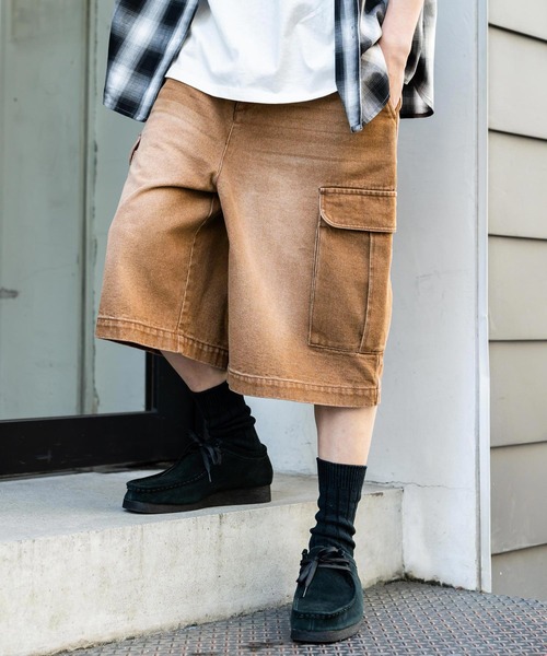 Rocky Monroe（ロッキーモンロー）の「ケミカルウォッシュ オーバーダイ ワイドデニムカーゴハーフパンツ（デニムパンツ・メンズ・ブラウン/ライトブラック/インディゴブルー・M/L）」の3枚目の写真