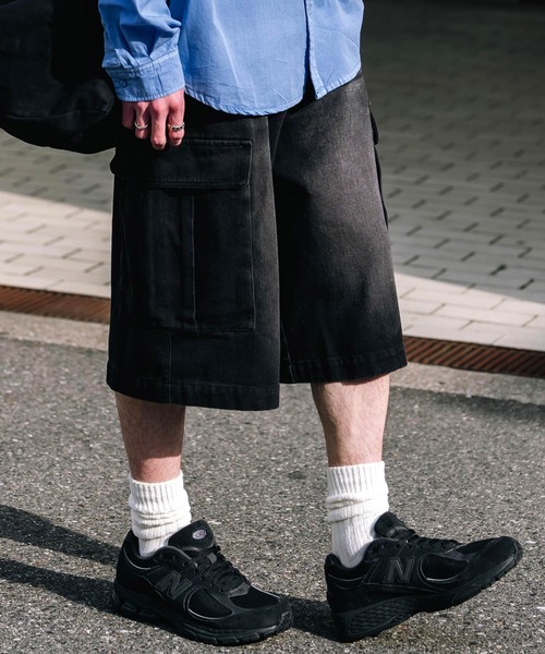 Rocky Monroe（ロッキーモンロー）の「ケミカルウォッシュ オーバーダイ ワイドデニムカーゴハーフパンツ（デニムパンツ・メンズ・ブラウン/ライトブラック/インディゴブルー/ブラック/パープル/ケミカルウォッシュ・M/L/XL）」の2枚目の写真