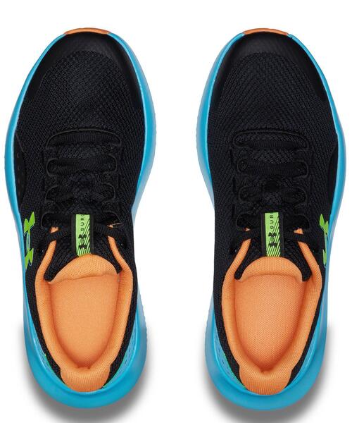 UNDER ARMOUR(アンダーアーマー)の「UAサージ4(ランニング/キッズ)(スニーカー・キッズ・ブラック×ピンク・23.5cm/24.5cm/23.0cm/24.0cm)」の3枚目の写真