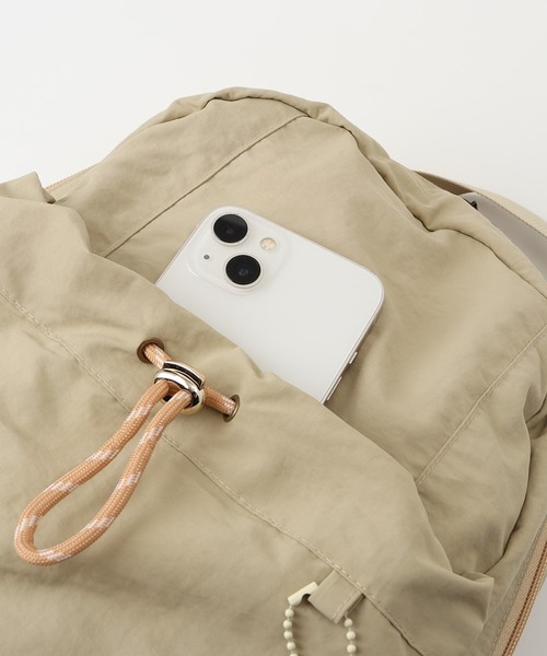 BACKYARD FAMILY(バックヤードファミリー)の「TakeMe Today Purse daypack(バックパック/リュック・レディース・ホワイト/ブラック/ベージュ/グレー・FREE)」の9枚目の写真