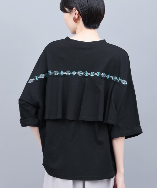 チチカカ(チチカカ)の「バックフレアコンチョ刺繍Tシャツ(Tシャツ/カットソー・レディース・ブラック/ホワイト/ブラウン・FREE)」の3枚目の写真