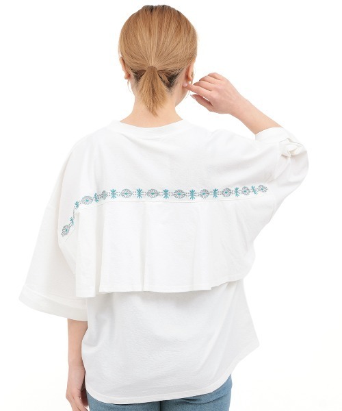 チチカカ(チチカカ)の「バックフレアコンチョ刺繍Tシャツ(Tシャツ/カットソー・レディース・ブラック/ホワイト/ブラウン・FREE)」の10枚目の写真