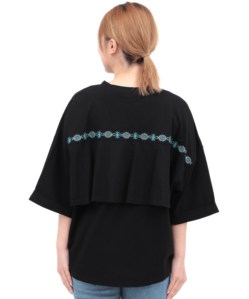 チチカカ(チチカカ)の「バックフレアコンチョ刺繍Tシャツ(Tシャツ/カットソー・レディース・ブラック/ホワイト/ブラウン・FREE)」の11枚目の写真