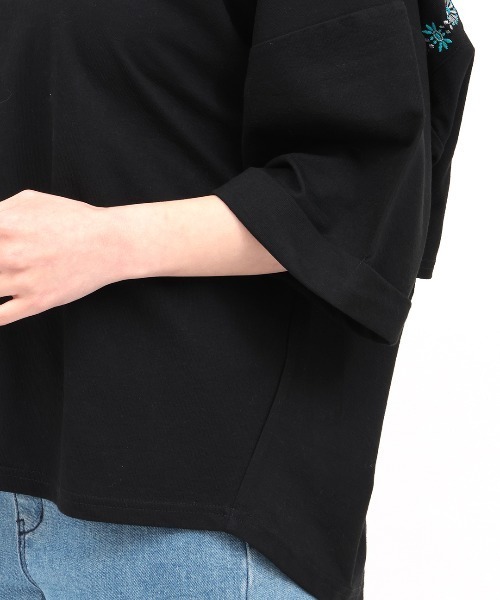 チチカカ(チチカカ)の「バックフレアコンチョ刺繍Tシャツ(Tシャツ/カットソー・レディース・ブラック/ホワイト/ブラウン・FREE)」の18枚目の写真