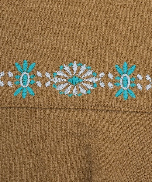 チチカカ(チチカカ)の「バックフレアコンチョ刺繍Tシャツ(Tシャツ/カットソー・レディース・ブラック/ホワイト/ブラウン・FREE)」の21枚目の写真
