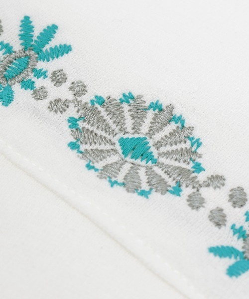 チチカカ(チチカカ)の「バックフレアコンチョ刺繍Tシャツ(Tシャツ/カットソー・レディース・ブラック/ホワイト/ブラウン・FREE)」の22枚目の写真