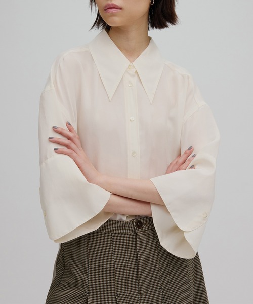 Ameri（アメリ）の「WIDE CUFFS SLEEVE CUPRO BLOUSE（シャツ/ブラウス・レディース・ブラウン/インディゴブルー/アイボリー・FREE）」の22枚目の写真