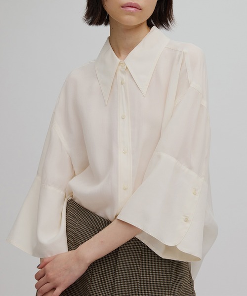 Ameri（アメリ）の「WIDE CUFFS SLEEVE CUPRO BLOUSE（シャツ/ブラウス・レディース・ブラウン/インディゴブルー/アイボリー・FREE）」の21枚目の写真