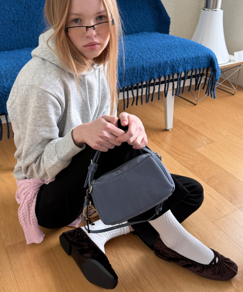 FIND KAPOOR（ファインドカプア）の「モノバッグ20 - スエード3カラー（ショルダーバッグ・レディース・ブルー/ミント/ピンク・FREE）」の5枚目の写真