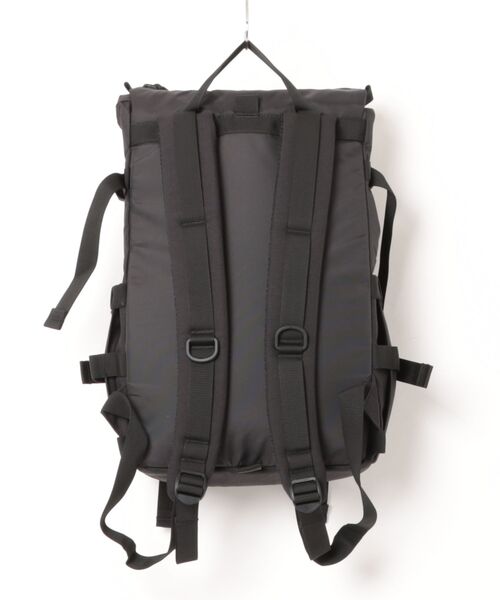 TOPO DESIGNS（トポデザインズ）の「GO OUT掲載モデル【TOPO DESIGNS】ROVER PACK CLASSIC（バックパック/リュック・レディース・ブラック×ベージュ/グリーン系/グレー/アイボリー/ホワイト×ネイビー/ブラック系/オレンジ/ブラック・ONE SIZE）」の9枚目の写真