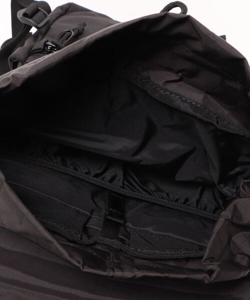 TOPO DESIGNS（トポデザインズ）の「GO OUT掲載モデル【TOPO DESIGNS】ROVER PACK CLASSIC（バックパック/リュック・レディース・ブラック×ベージュ/グリーン系/グレー/アイボリー/ホワイト×ネイビー/ブラック系/オレンジ/ブラック・ONE SIZE）」の11枚目の写真