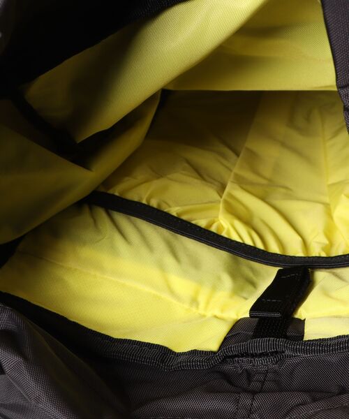 TOPO DESIGNS（トポデザインズ）の「GO OUT掲載モデル【TOPO DESIGNS】ROVER PACK CLASSIC（バックパック/リュック・レディース・ブラック×ベージュ/グリーン系/グレー/アイボリー/ホワイト×ネイビー/ブラック系/オレンジ/ブラック・ONE SIZE）」の13枚目の写真