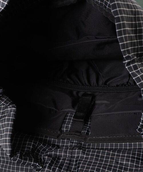 TOPO DESIGNS（トポデザインズ）の「GO OUT掲載モデル【TOPO DESIGNS】ROVER PACK CLASSIC（バックパック/リュック・レディース・ブラック×ベージュ/グリーン系/グレー/アイボリー/ホワイト×ネイビー/ブラック系/オレンジ/ブラック・ONE SIZE）」の15枚目の写真