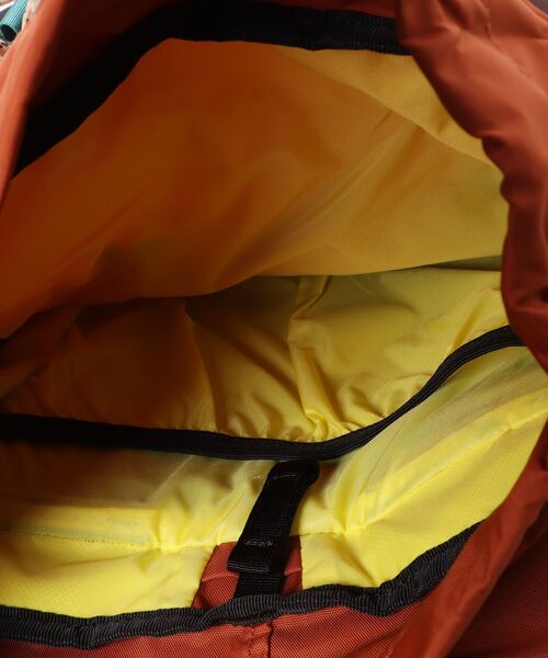 TOPO DESIGNS（トポデザインズ）の「GO OUT掲載モデル【TOPO DESIGNS】ROVER PACK CLASSIC（バックパック/リュック・レディース・ブラック×ベージュ/グリーン系/グレー/アイボリー/ホワイト×ネイビー/ブラック系/オレンジ/ブラック・ONE SIZE）」の16枚目の写真