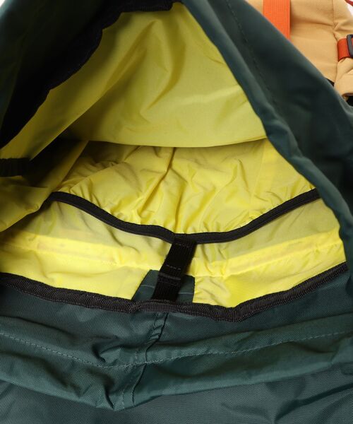 TOPO DESIGNS（トポデザインズ）の「GO OUT掲載モデル【TOPO DESIGNS】ROVER PACK CLASSIC（バックパック/リュック・レディース・ブラック×ベージュ/グリーン系/グレー/アイボリー/ホワイト×ネイビー/ブラック系/オレンジ/ブラック・ONE SIZE）」の17枚目の写真