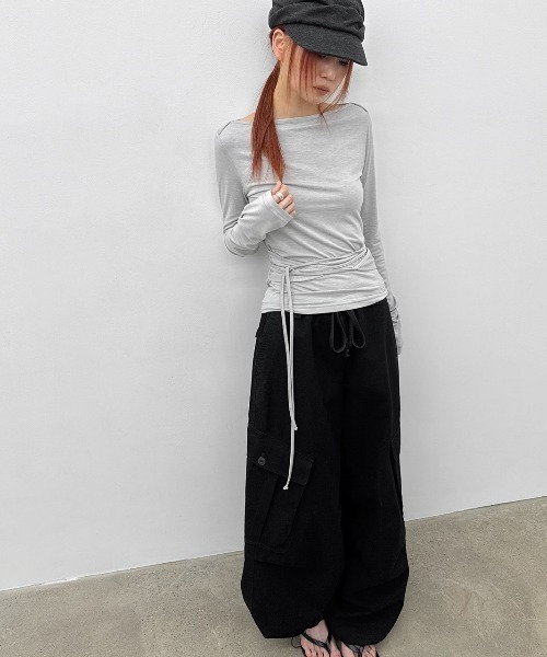 BLACKUP（ブラックアップ）の「[MADE] ラップストラップボートネック長袖Tシャツ（Tシャツ/カットソー・レディース・ライトグレー/ライトピンク/ブラック・FREE）」の7枚目の写真