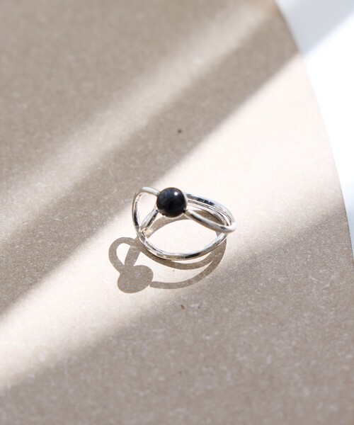 collex（コレックス）の「【dignif】【金属アレルギー対応】リンク ゛Orbit（リング・レディース・ブラック/クリア・フリー）」の4枚目の写真