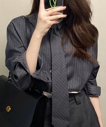 Girly Doll（ガーリードール）の「ネクタイ付きピンストライプシャツ（シャツ/ブラウス）」