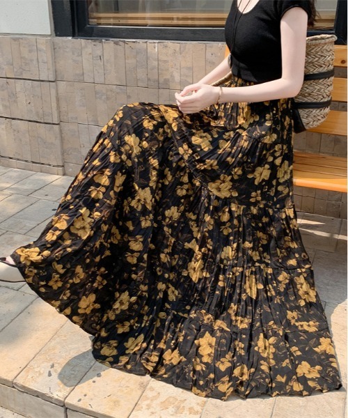 ＆soiree（アンドソワレ）の「ウエストゴム花柄ワッシャープリーツフレアスカート（スカート・レディース・ブラック・LARGE/MEDIUM）」の3枚目の写真