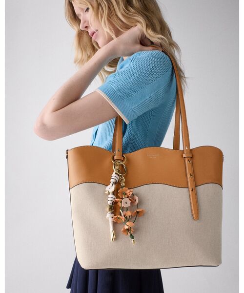 チャームド フラワー バッグ チャーム（キーホルダー）｜kate spade