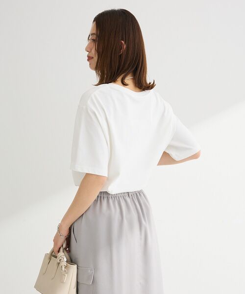 Green Parks(グリーンパークス)の「【適ON】【遮熱・接触冷感・UVカット】多段きれい目ロゴTシャツ(Tシャツ/カットソー・レディース・オフホワイト/チャコールグレー/ベージュ・FREE)」の17枚目の写真