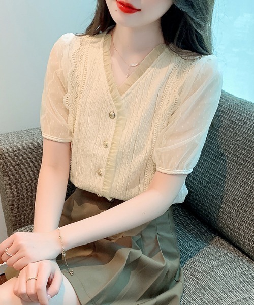 AMAJI(アマジ)の「Vネック レーストリム フリルネック メッシュ切替 半袖シャツ(シャツ/ブラウス・レディース・ホワイト/ベージュ・SMALL/MEDIUM/LARGE/X-LARGE)」の5枚目の写真