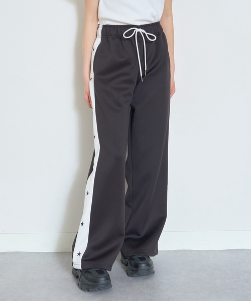 LOVETOXIC(ラブトキシック)の「【LTXC/吸水速乾】星刺しゅうトラックパンツ(その他パンツ・キッズ・ブラック/サックスブルー・L:160cm/S:140cm/130cm/M:150cm)」の4枚目の写真