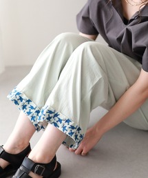 Emago（イマゴ）の「EMAGO 鳥刺繍ﾛｰﾙｱｯﾌﾟﾊﾟﾝﾂ（その他パンツ）」