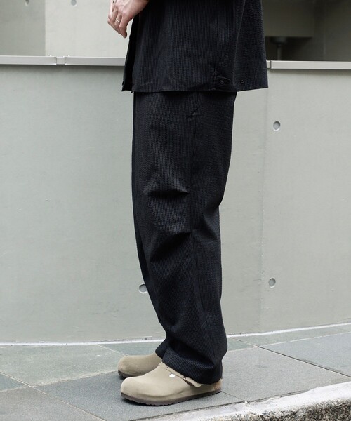 marka(マーカ)の「【marka/マーカ】別注KNEE TUCK PANTS(その他パンツ・メンズ・ブラック・1/2)」の10枚目の写真