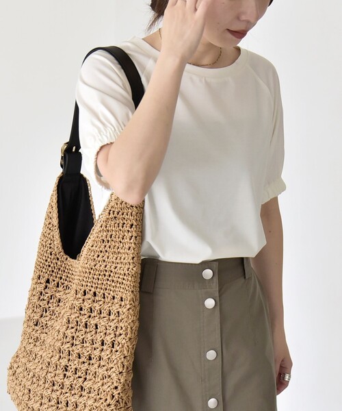 quaranciel（カランシエル）の「quaranciel:〈洗濯機可能〉シルク ミックス パフ スリーブ プルオーバー（Tシャツ/カットソー・レディース・ブラウン/ネイビー/オフホワイト・ONE SIZE）」の5枚目の写真