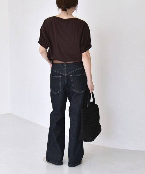quaranciel（カランシエル）の「quaranciel:〈洗濯機可能〉シルク ミックス パフ スリーブ プルオーバー（Tシャツ/カットソー・レディース・ブラウン/ネイビー/オフホワイト・ONE SIZE）」の7枚目の写真