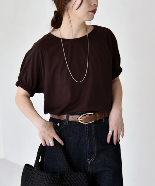 quaranciel（カランシエル）の「quaranciel:〈洗濯機可能〉シルク ミックス パフ スリーブ プルオーバー（Tシャツ/カットソー・レディース・ブラウン/ネイビー/オフホワイト・ONE SIZE）」の8枚目の写真