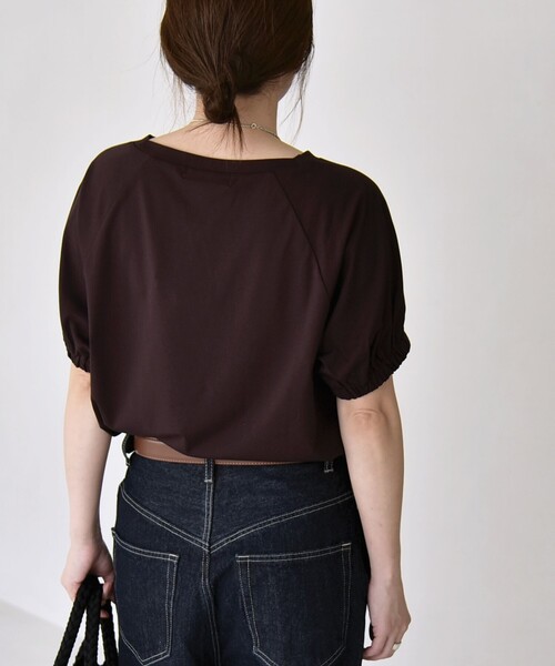 quaranciel（カランシエル）の「quaranciel:〈洗濯機可能〉シルク ミックス パフ スリーブ プルオーバー（Tシャツ/カットソー・レディース・ブラウン/ネイビー/オフホワイト・ONE SIZE）」の10枚目の写真