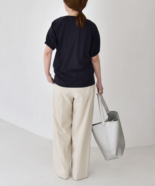 quaranciel（カランシエル）の「quaranciel:〈洗濯機可能〉シルク ミックス パフ スリーブ プルオーバー（Tシャツ/カットソー・レディース・ブラウン/ネイビー/オフホワイト・ONE SIZE）」の13枚目の写真