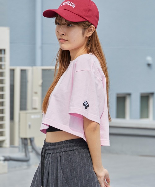 ROOPTOKYO(ループトウキョウ)の「オリジナルロゴ袖ワッペンTシャツ 半袖 クルーネック ハイグレードコットン 5.6oz 丸胴 シンプル ミドル丈 クロップド丈 短丈 メンズ レディース ユニセックス 秋 秋服 2026年秋冬(Tシャツ/カットソー・メンズ・ホワイト/ブラック/ブルー/ライトピンク/チャコール・S/M/L/XL)」の1枚目の写真