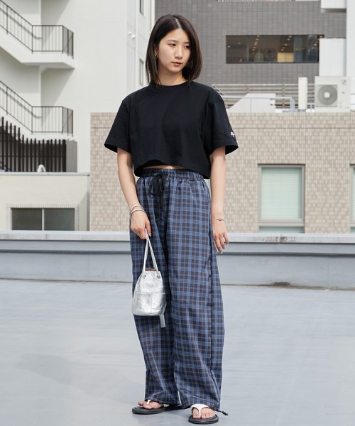 ROOPTOKYO(ループトウキョウ)の「オリジナルロゴ袖ワッペンTシャツ 半袖 クルーネック ハイグレードコットン 5.6oz 丸胴 シンプル ミドル丈 クロップド丈 短丈 メンズ レディース ユニセックス 秋 秋服 2026年秋冬(Tシャツ/カットソー・メンズ・ホワイト/ブラック/ブルー/ライトピンク/チャコール・S/M/L/XL)」の17枚目の写真
